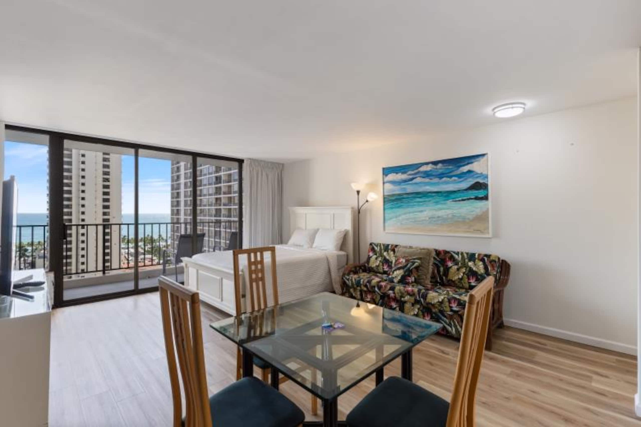 Condo in Honolulu · ★4.73 · 1 bedroom · 3 beds · 1 private bath - Image 6