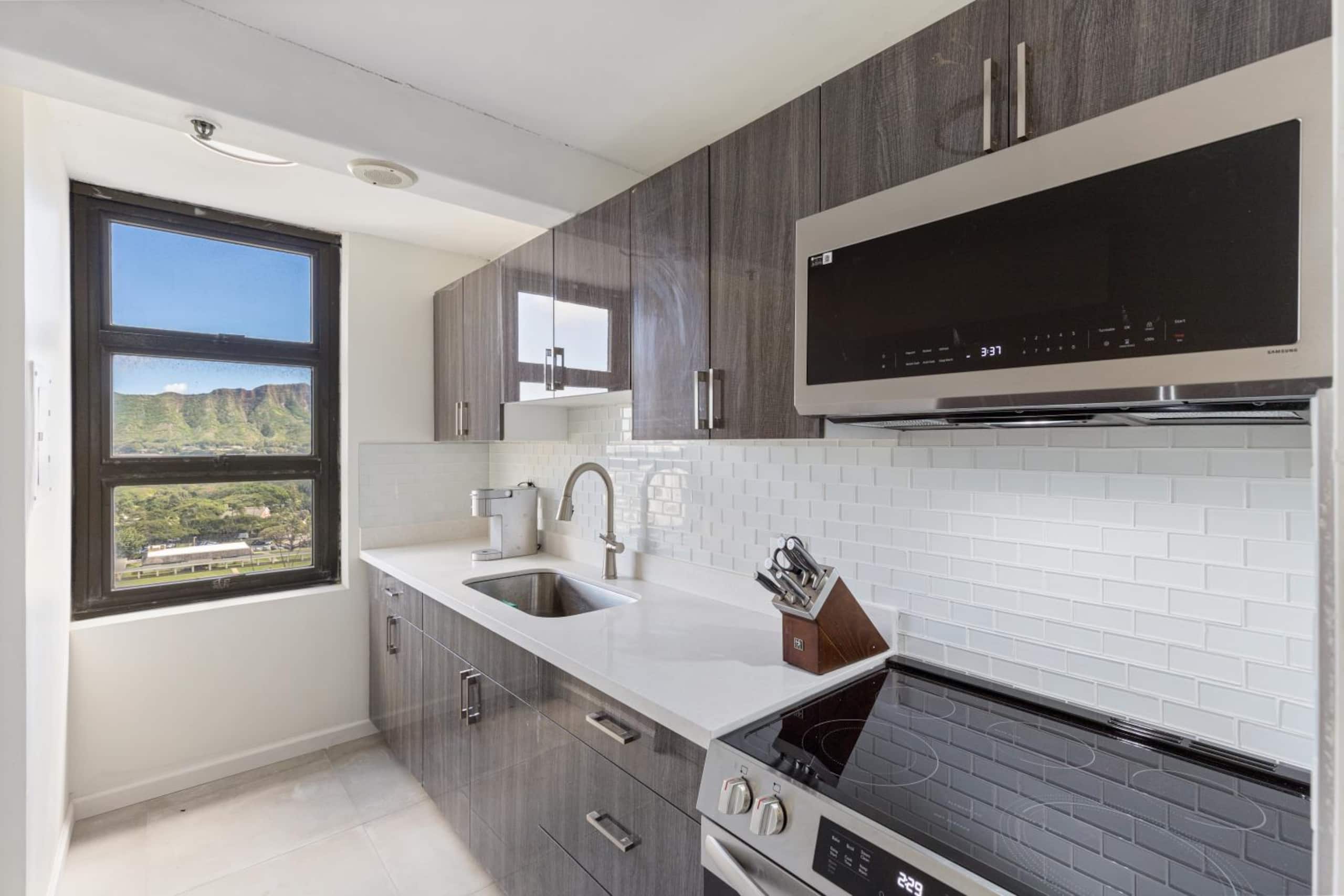 Condo in Honolulu · ★4.73 · 1 bedroom · 3 beds · 1 private bath - Image 7