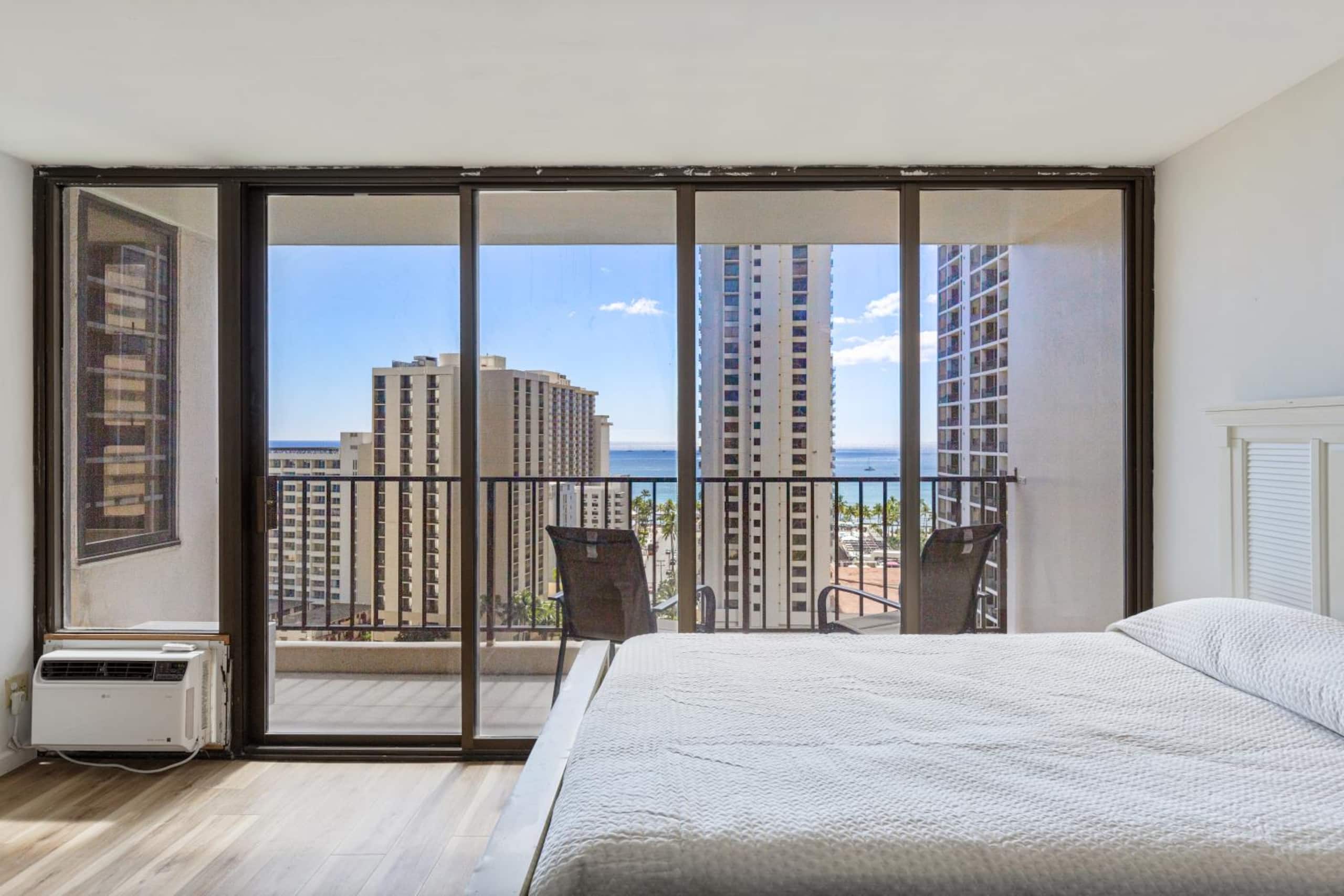 Condo in Honolulu · ★4.73 · 1 bedroom · 3 beds · 1 private bath - Image 2