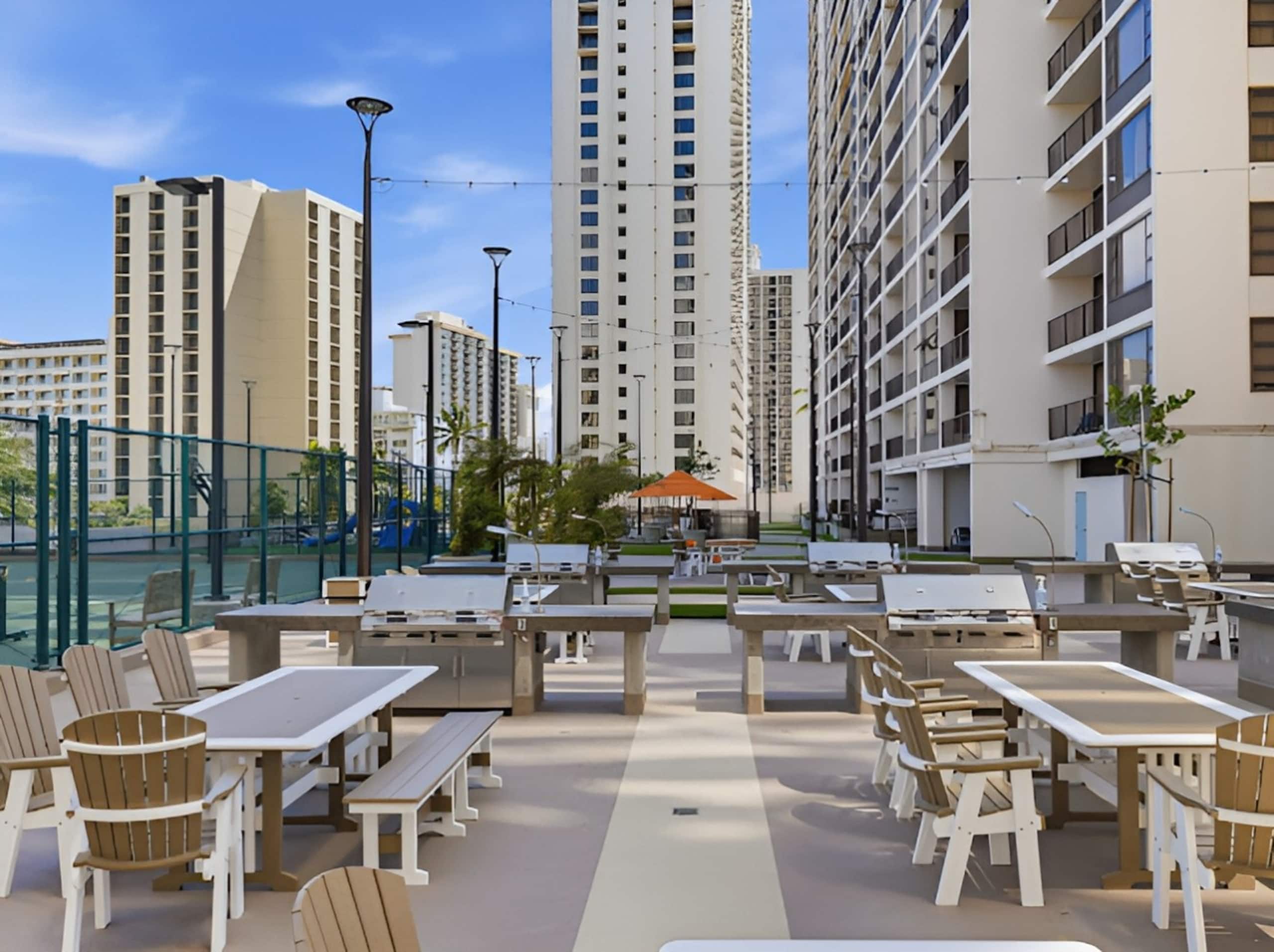 Condo in Honolulu · ★4.73 · 1 bedroom · 3 beds · 1 private bath - Image 26