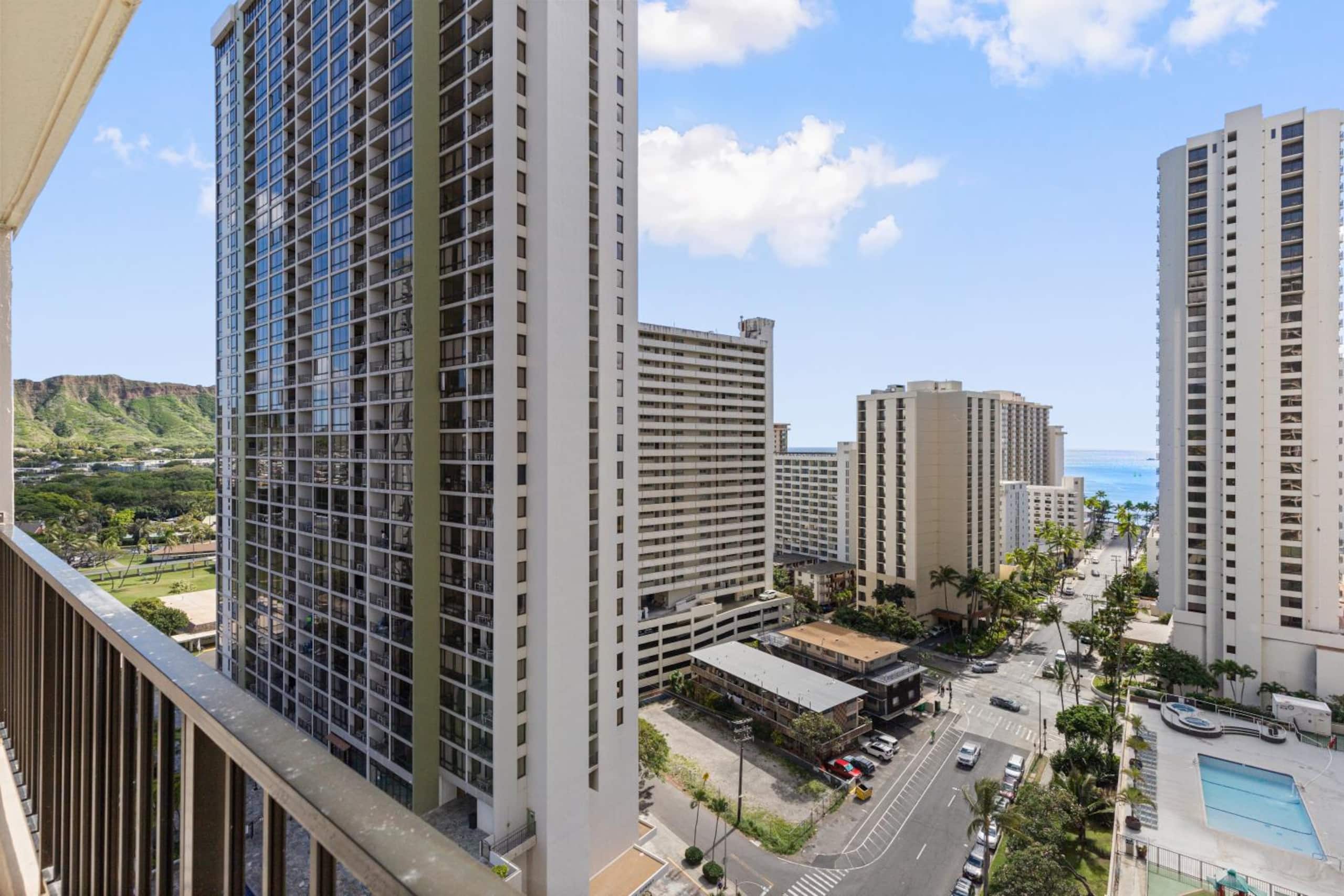 Condo in Honolulu · ★4.73 · 1 bedroom · 3 beds · 1 private bath - Image 20