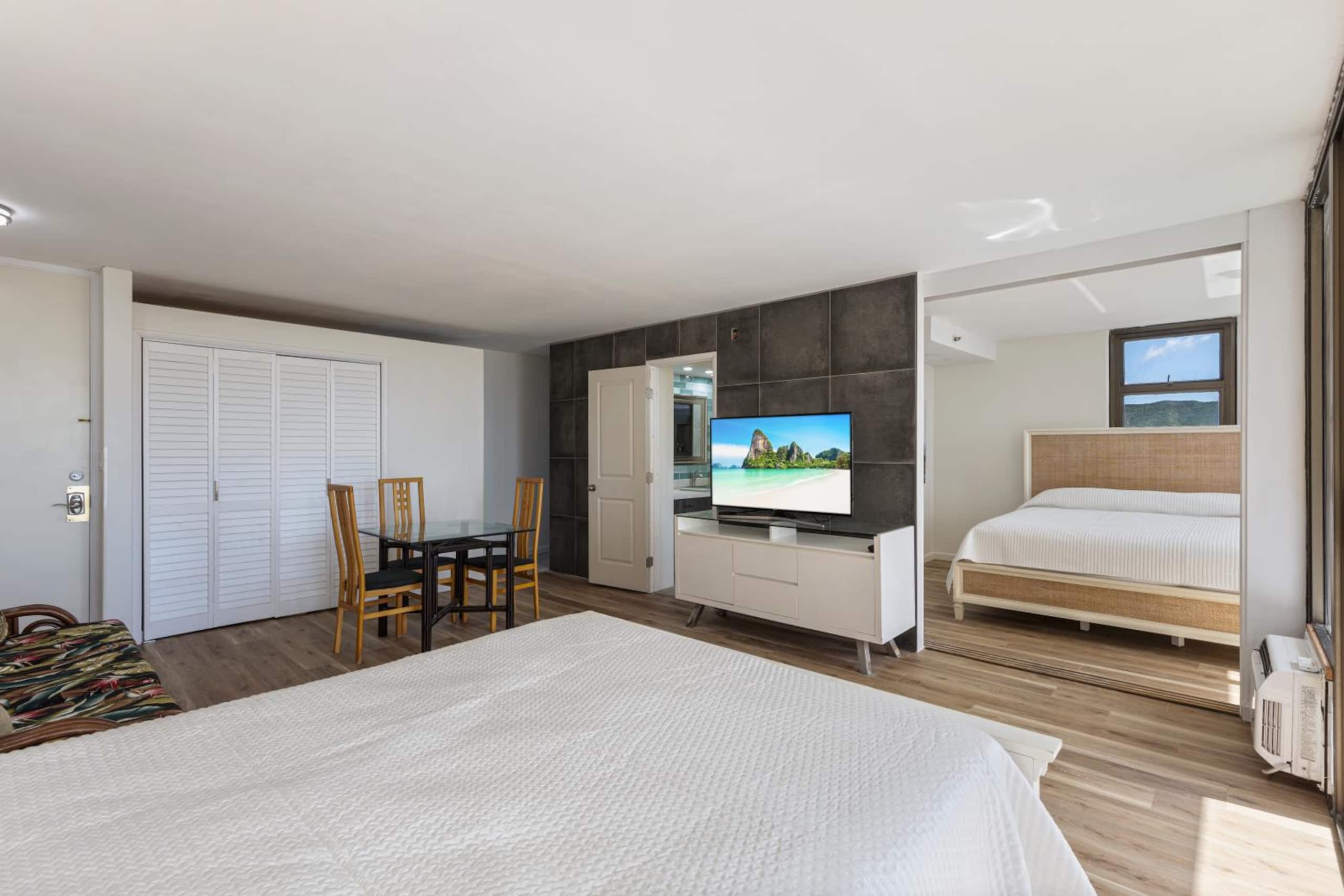 Condo in Honolulu · ★4.73 · 1 bedroom · 3 beds · 1 private bath - Image 4