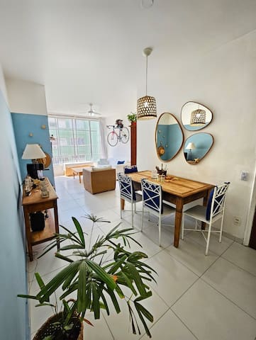 2 Quartos em apartamento a 1 quadra da praia