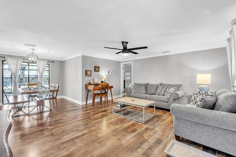 Top performing Airbnb: Garden Home/Heated Pool/King-Bed/20 min Beach/Pets in Whitfield