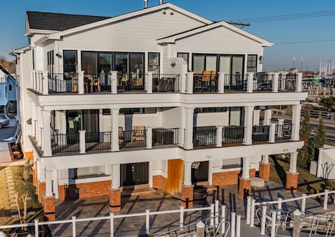Waterfront Luxury Home, Sleeps 11+