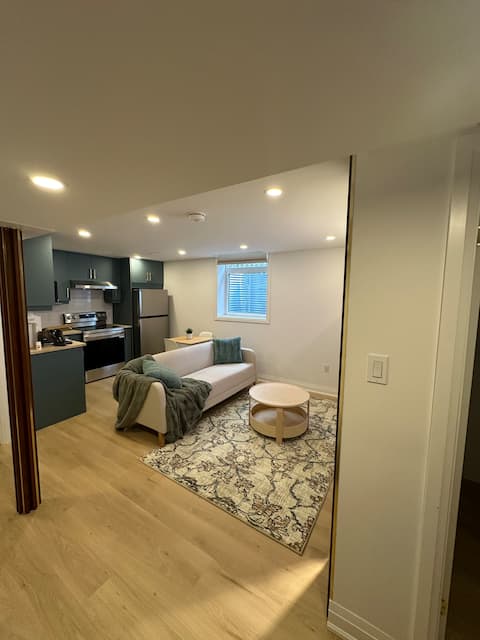 Top performing Airbnb: Cozy 2 Bedrooms Apartment in Meadowvale