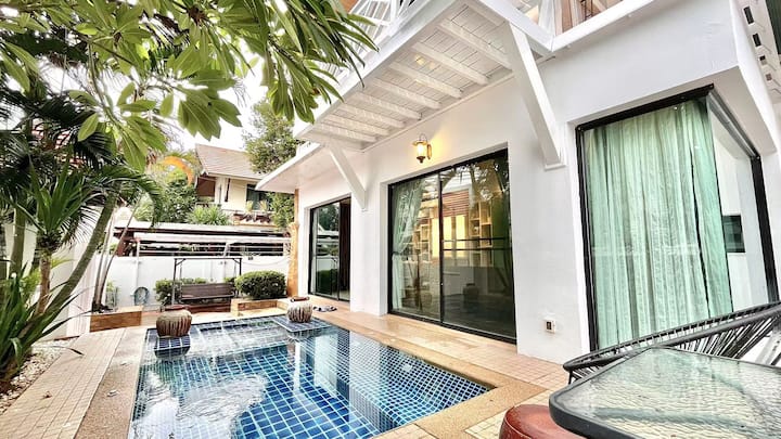 H6市中心 唐人街 航站楼 风月街五房芭提雅海天-泰家泳池别墅 - Pattaya