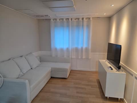 Emerald Green
Live like Korean!