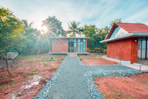 Alizeh, a tiny home in Auroville