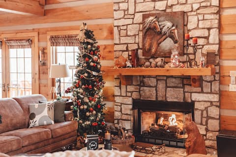 Rustic retreat-Hot Tub • Sauna • Firepit • Game rm