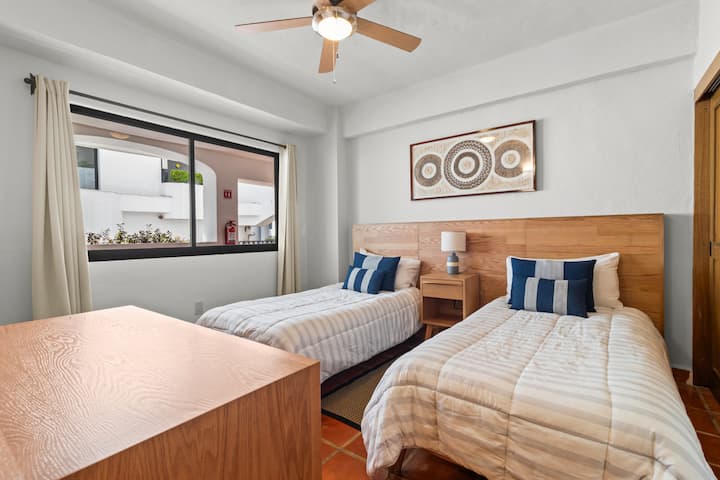 เตียงเดี่ยว 2 เตียง 