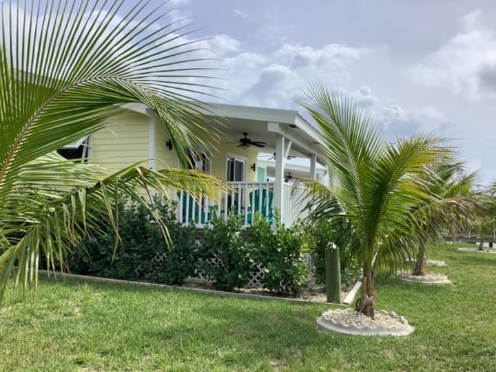 Yellow Studio Cottage On Water With Floating Dock - Freeport