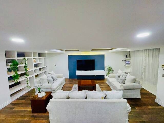 Casa Moderna con 4 Recámaras, Cerca del Aeropuerto gallery image 2