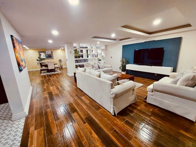 Casa Moderna con 4 Recámaras, Cerca del Aeropuerto