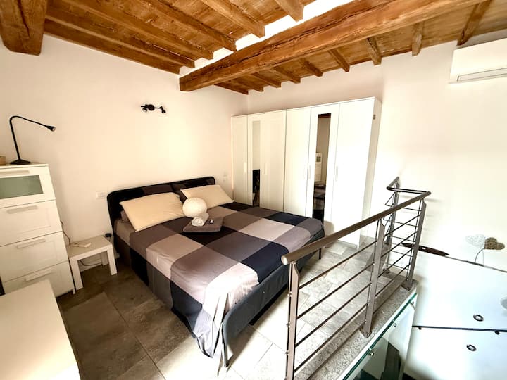 Letto queen size da 160 al piano superiore 
