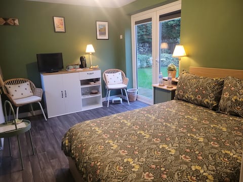 Successful Airbnb property: Farsley guest house private entrance bed,bathroom, in Leeds