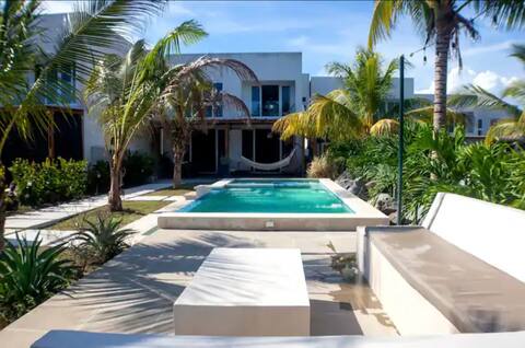 Beachfront Villa Laguna @La Costa+AC+Pool+Wifi