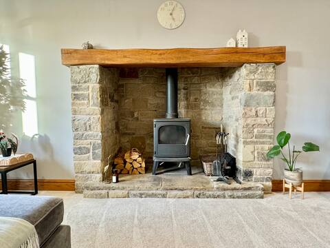 Top performing Airbnb: Luxury countryside retreat with Hot Tub & Views in Stockport