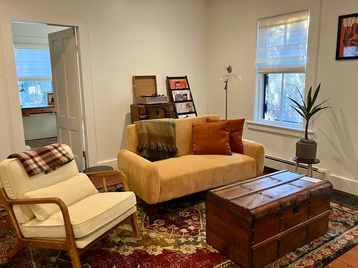 Millside Maynard: Walkable 2br/flex Office Apt - Crystal Lake, Sudbury