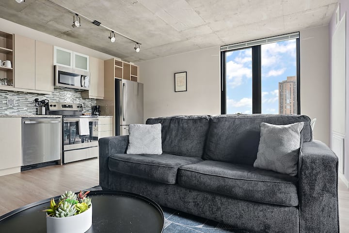 Luxury High-rise In Central Downtown W/ Pool & Gym - Marais poitevin