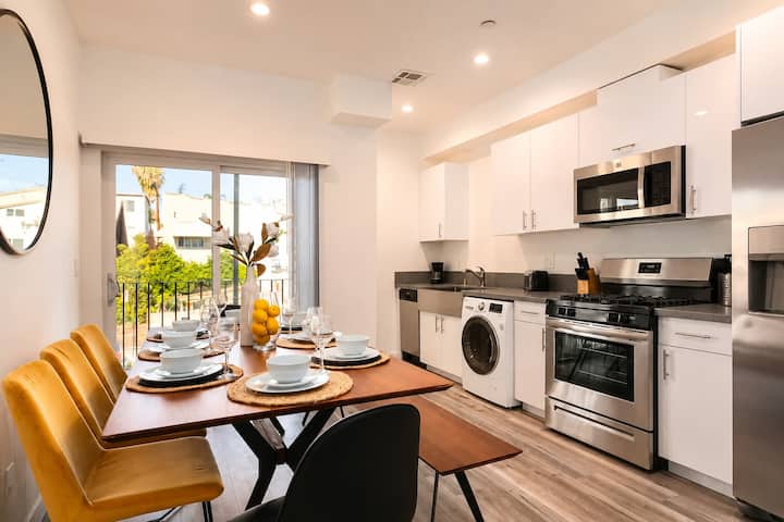 Spacious 4br Townhouse With Free Parking, Near Dtl - Los Angeles
