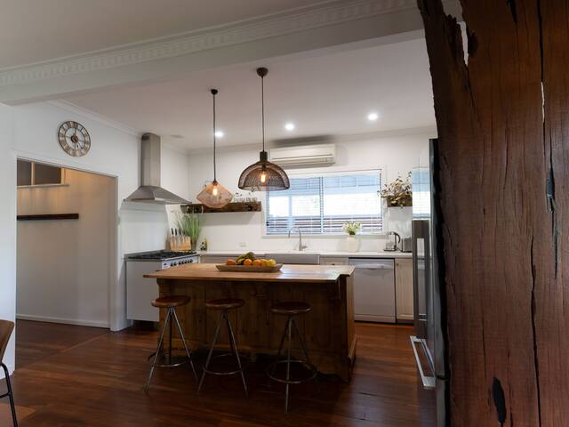 Other Side of the Moon Cottage. gallery image 5