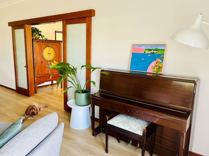 Brenna House. Large 4 Br Home + Pets. - Wagga Wagga
