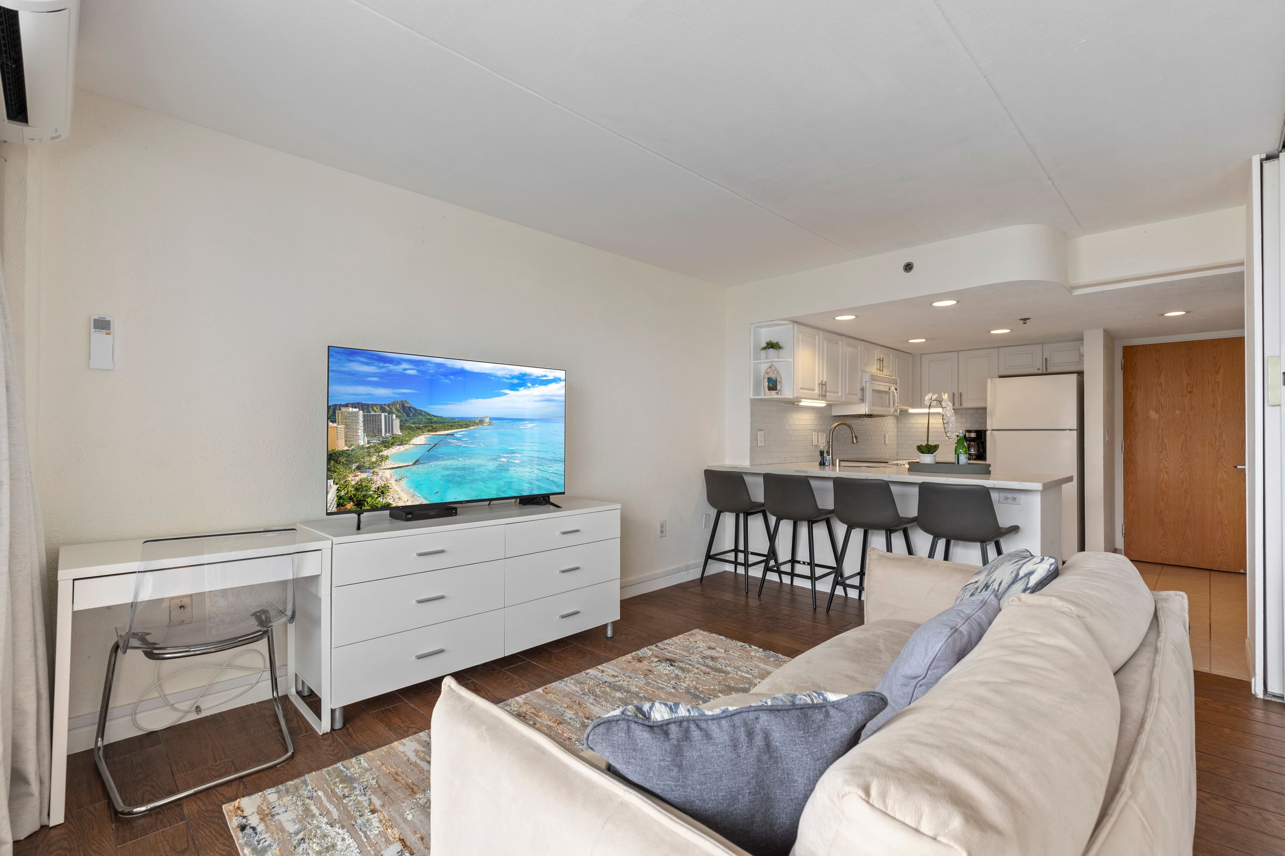 Condo in Honolulu · ★4.78 · 1 bedroom · 1 bed · 1 private bath - Image 2