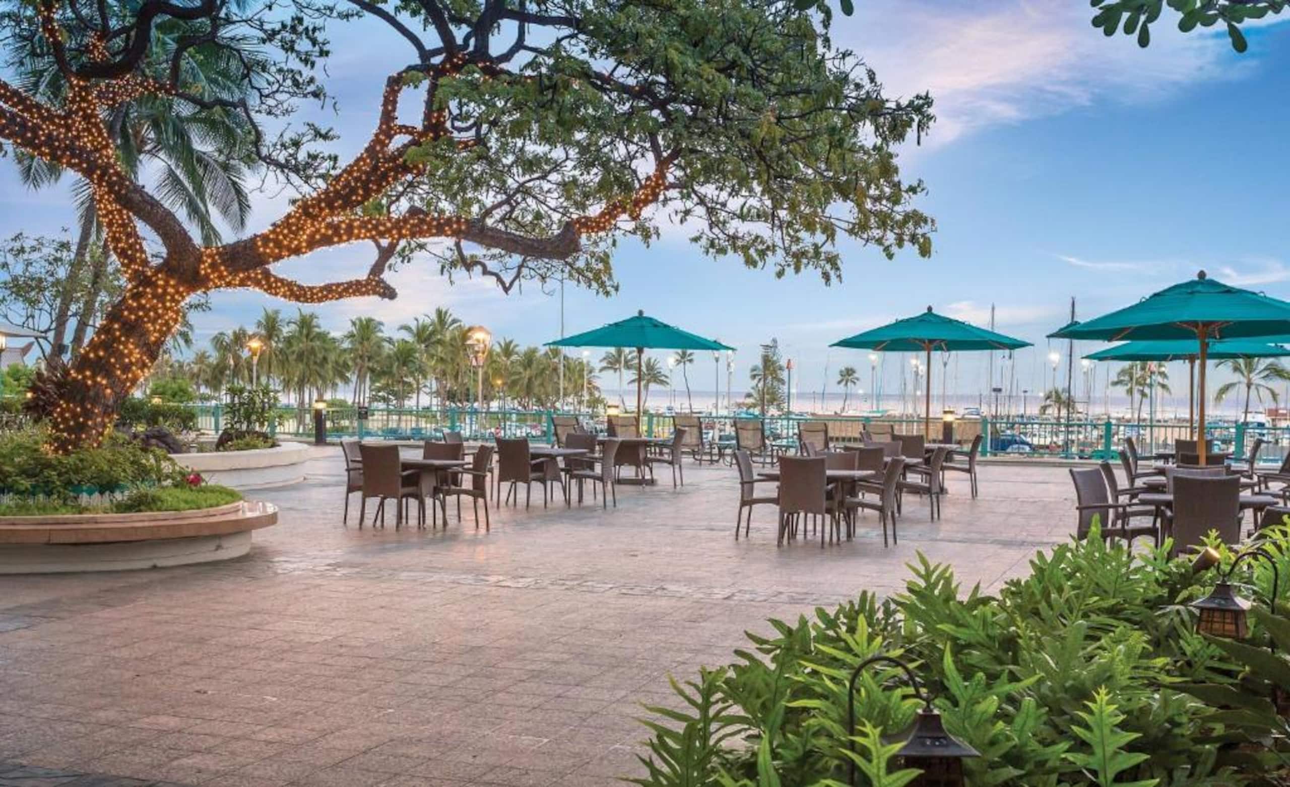 Condo in Honolulu · ★4.84 · 1 bedroom · 3 beds · 1 private bath - Image 13