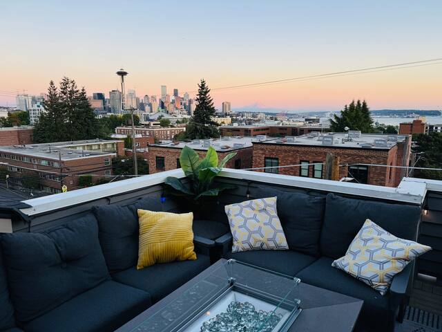 Stunning Seattle Escape -Rooftop view Space Needle