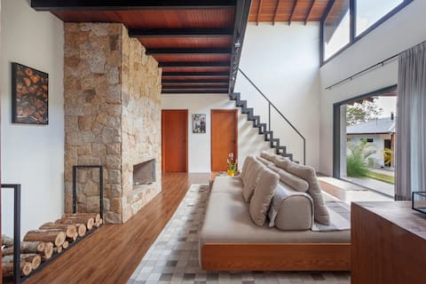 Airbnb em destaque: Country house for family and group of friends em Esmeraldas