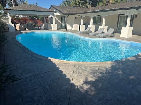 Spacious Cozy  5BR oasis’Retreat with Private Pool