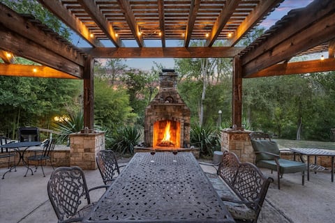 Cozy 3-Acre Home w/Firepit & Creek | 35 min-Austin