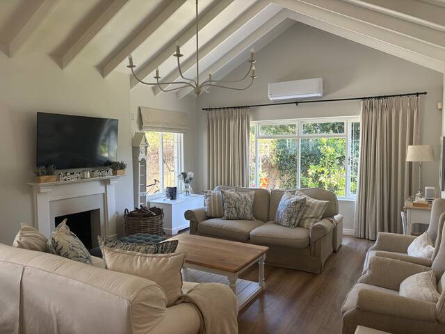 Sunny Suburban Retreat gallery image 2