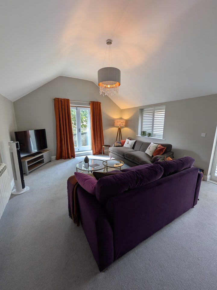 Stylish 2 Bed Town House - Stamford