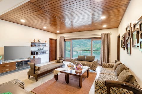 Lakeview 4 BHK Villa W/ balcony & Games