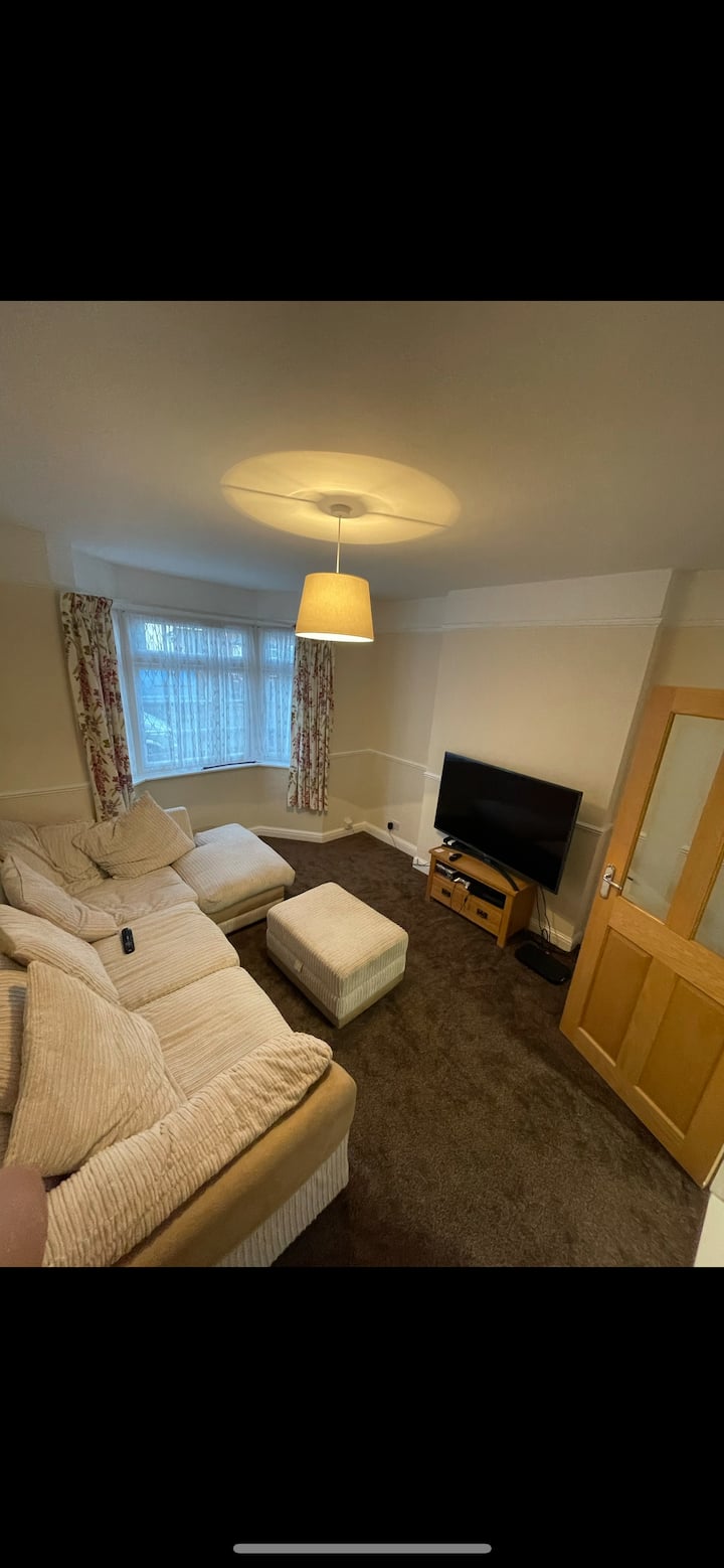 Lovely Clean Warm Stay Watford Junction 0.9 Miles - Hertfordshire