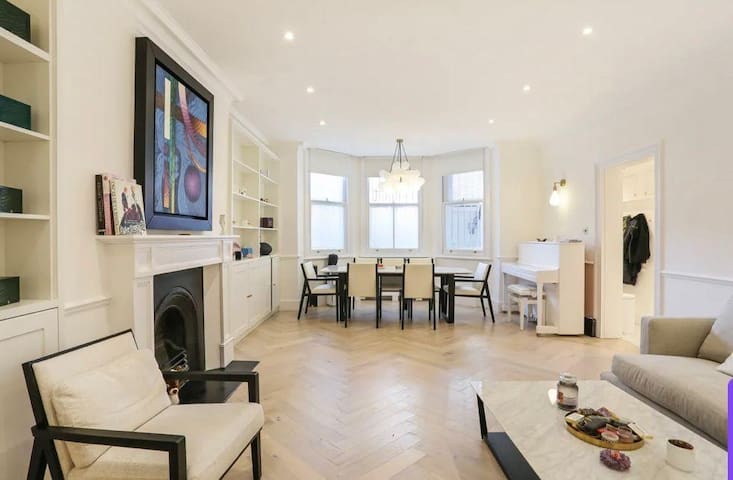 3-Bedroom Flat in Knightsbridge