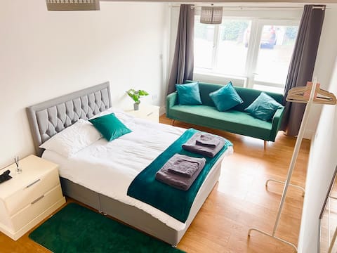 Rose House- 6 bedrooms-12 guests