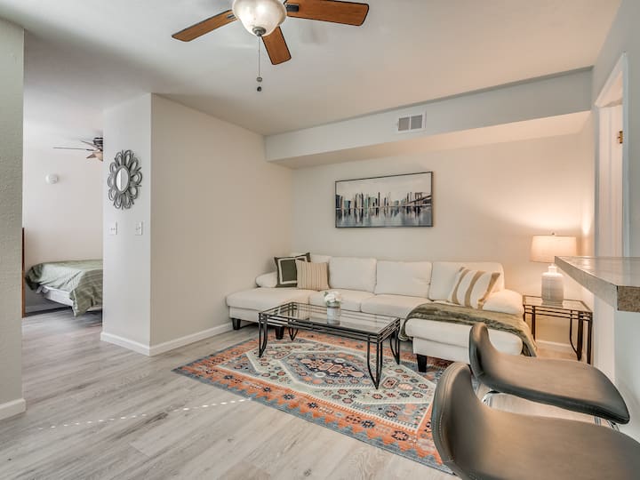 Relaxing Studio Apartment! - Oklahoma City, OK