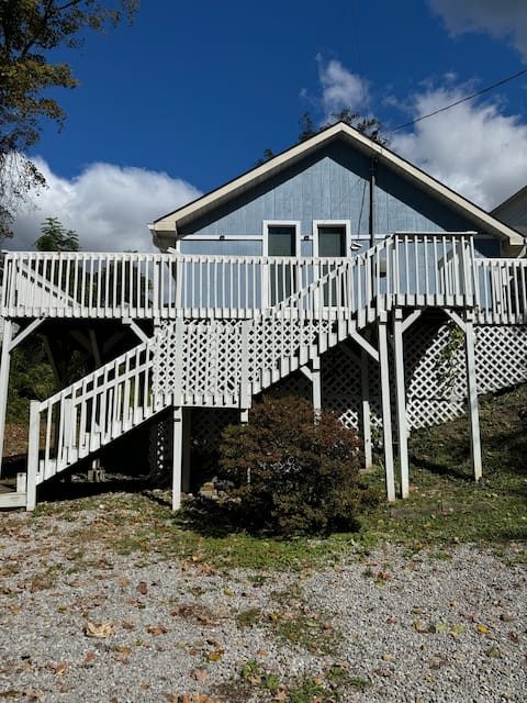 Cornell Cottage - Downtown Hazard