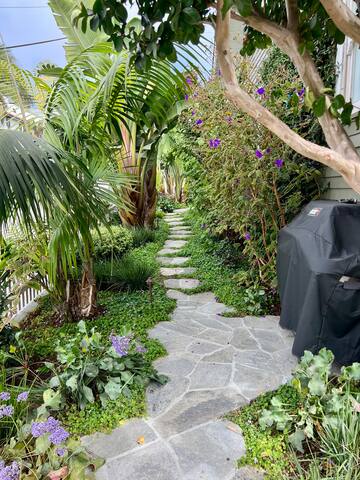 Bungalow Palms gallery image 3