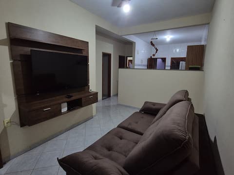 Airbnb em destaque: Casa 2 qts with air, garage 3 cars, barbecue em Piúma