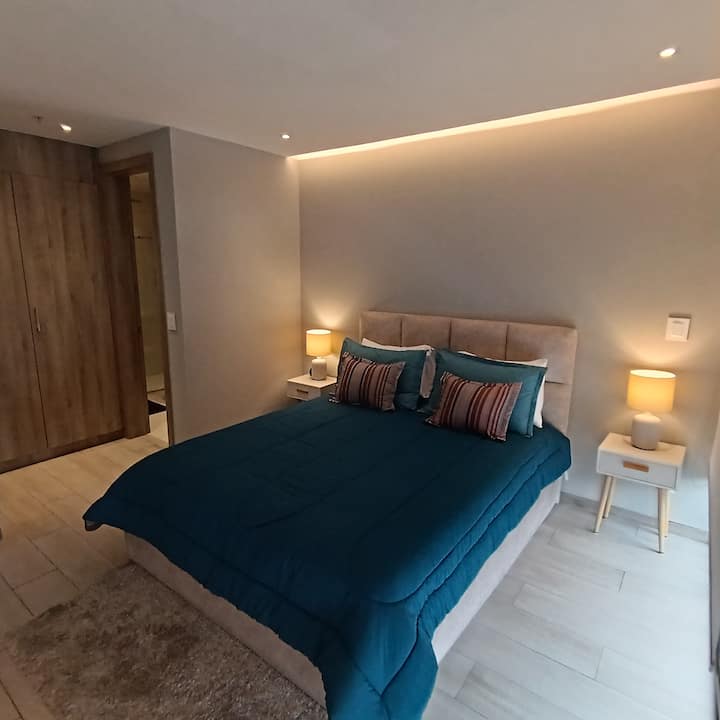 غرفة نوم بها حمام داخلي 