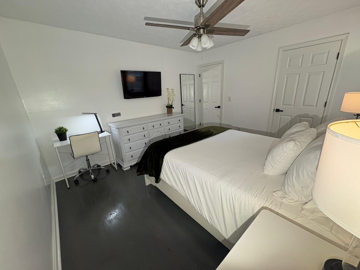 Urban FarmHouse Suite