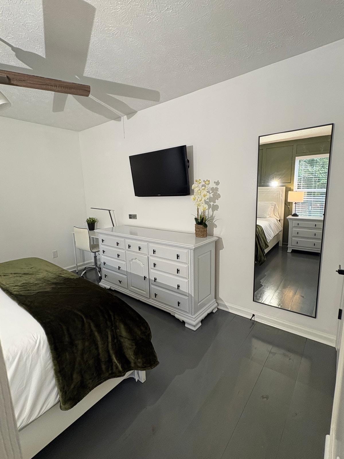 Urban FarmHouse Suite