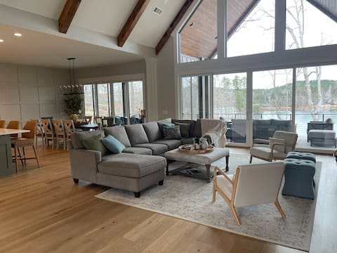 Top Airbnb: Harborside Retreat on Lake Keowee in Keowee Key