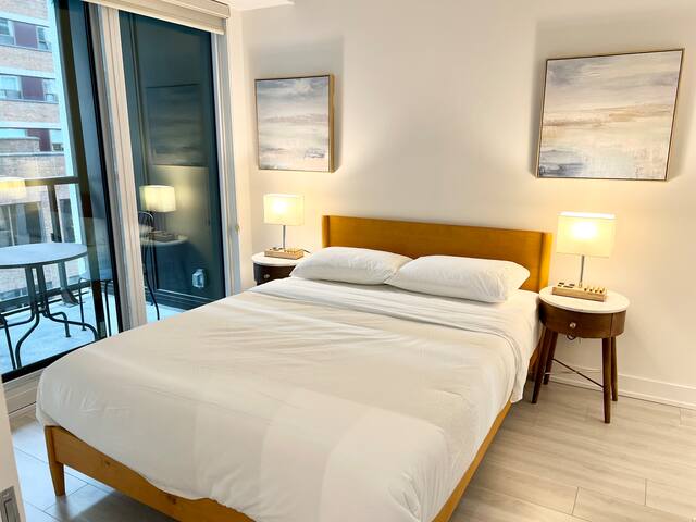 University Avenue: 2bed+2bath & free parking gallery image 5