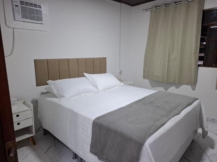 Ოთახი 152 × 203 სმ საწოლით 