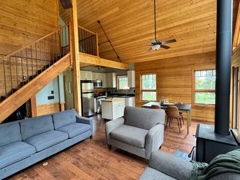 Top performing Airbnb: Cozy Coliseum Cabin- 3 bedrooms with Bunk Beds in Alberta